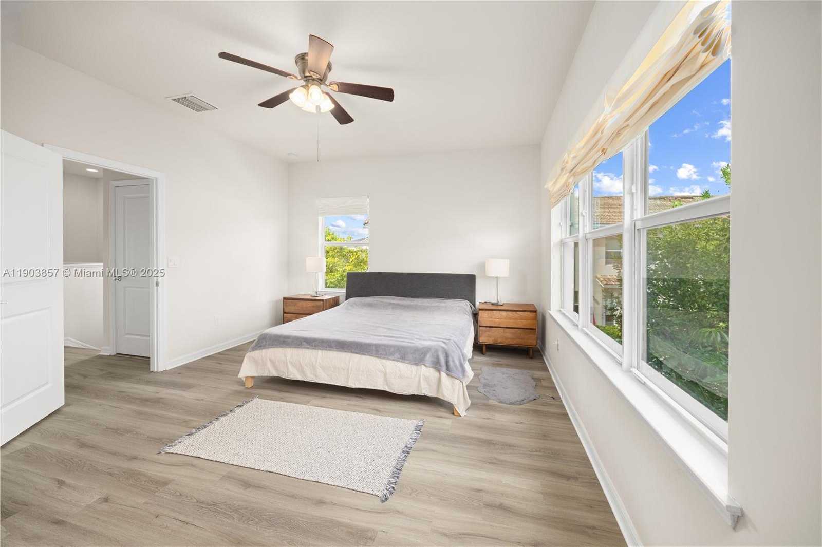 Small Image of 4103 BLACK OLIVE LN, Hollywood Number 13