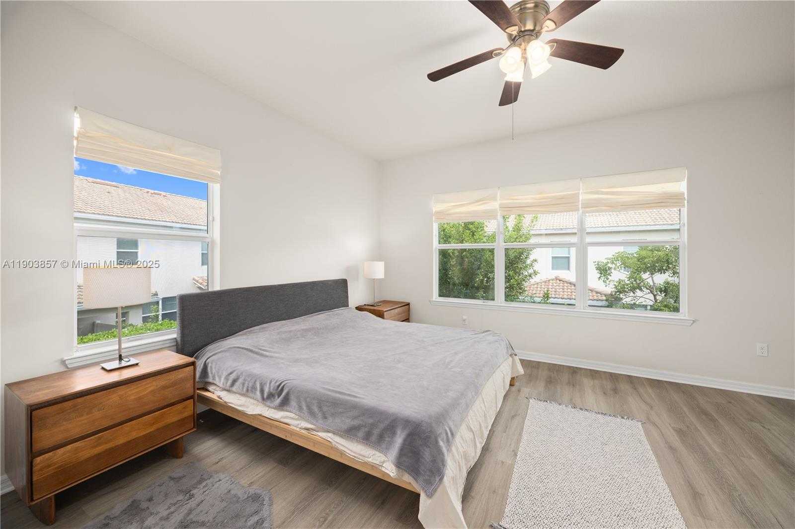 Small Image of 4103 BLACK OLIVE LN, Hollywood Number 14