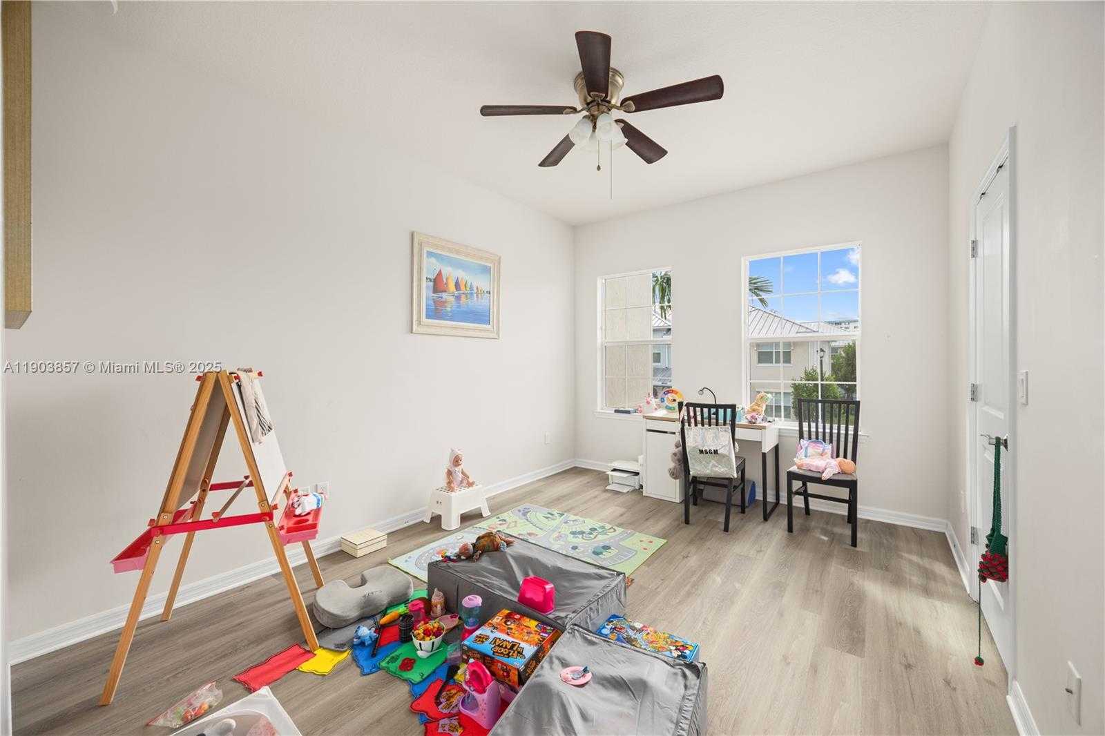 Small Image of 4103 BLACK OLIVE LN, Hollywood Number 16