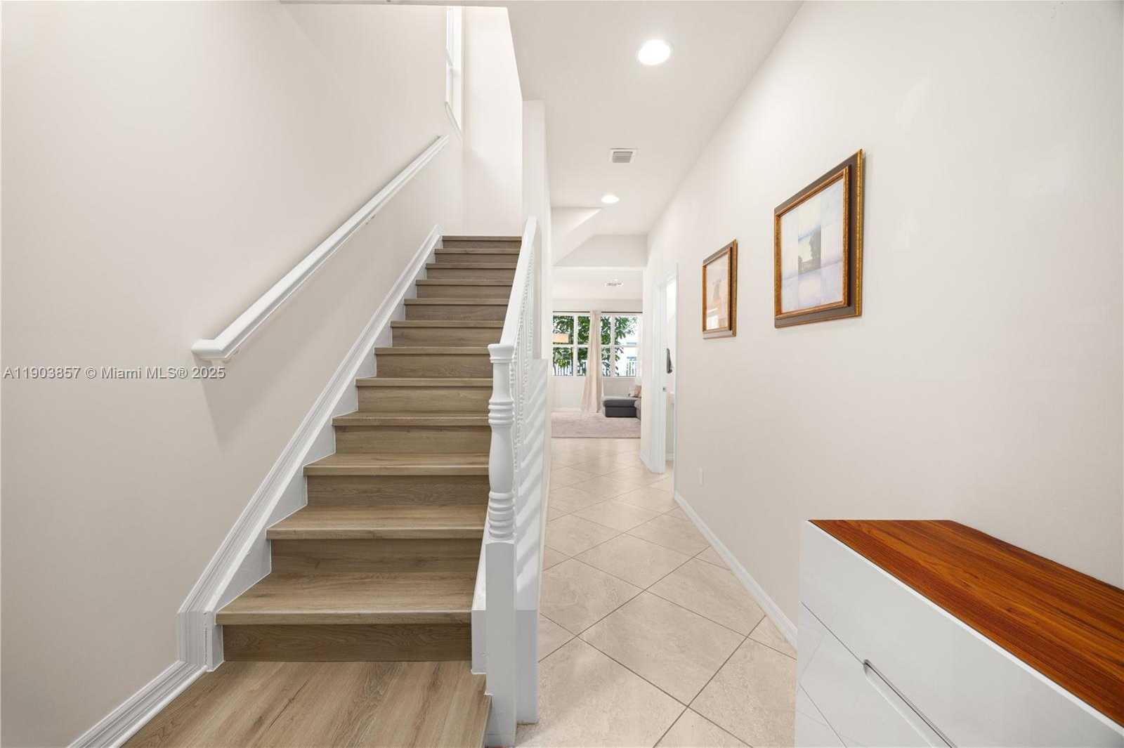 Small Image of 4103 BLACK OLIVE LN, Hollywood Number 17