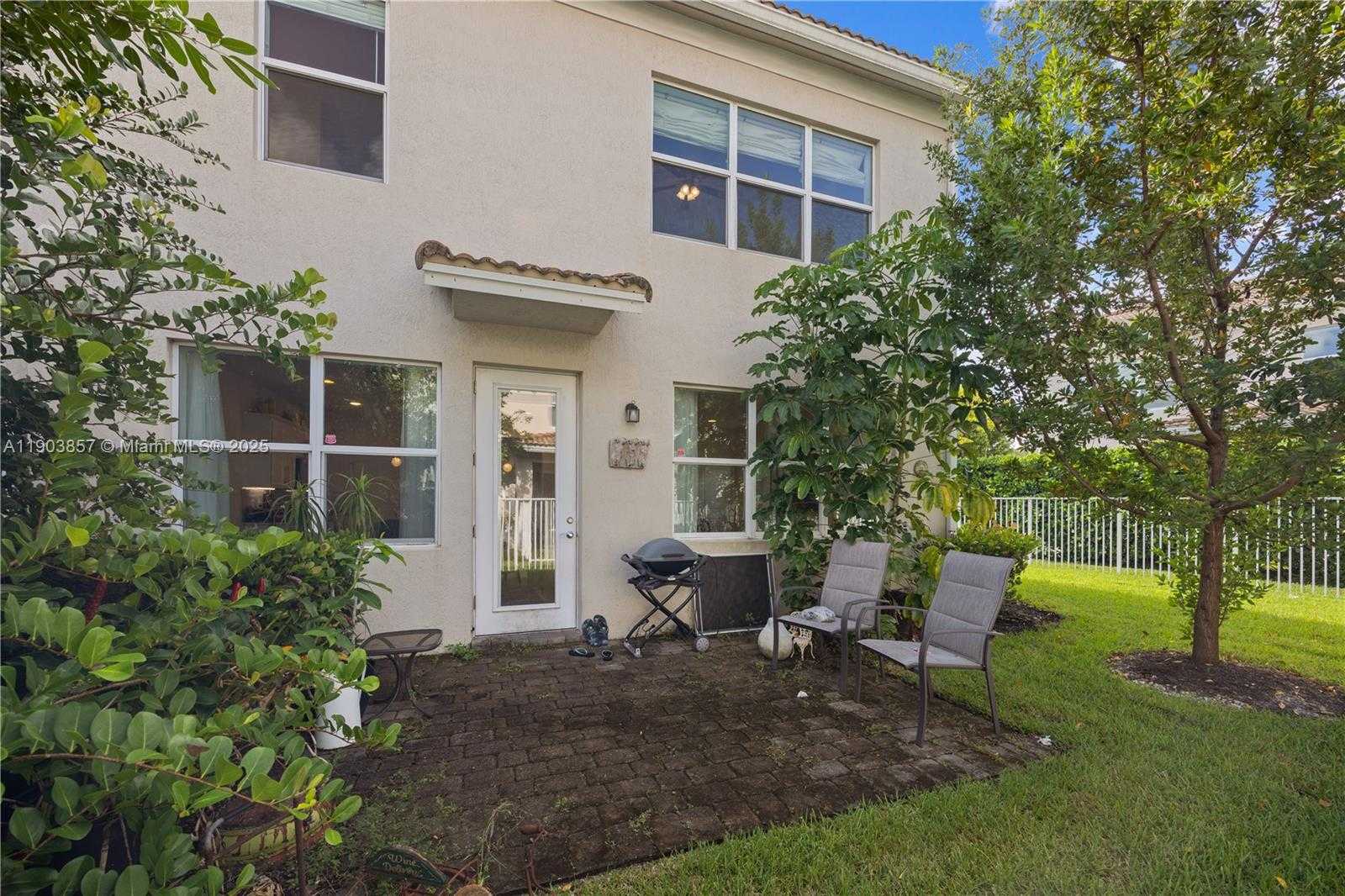 Small Image of 4103 BLACK OLIVE LN, Hollywood Number 20