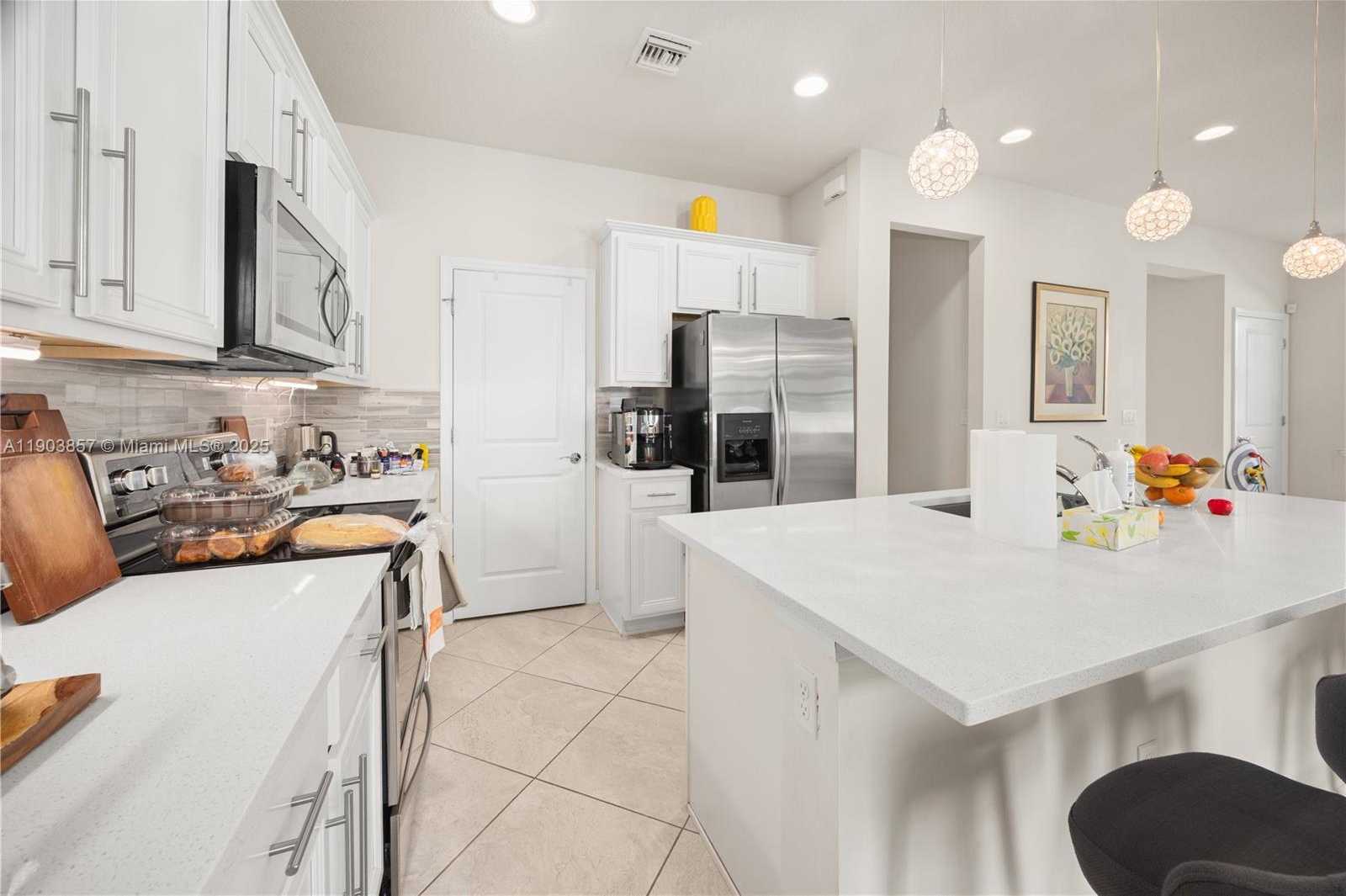 Small Image of 4103 BLACK OLIVE LN, Hollywood Number 4