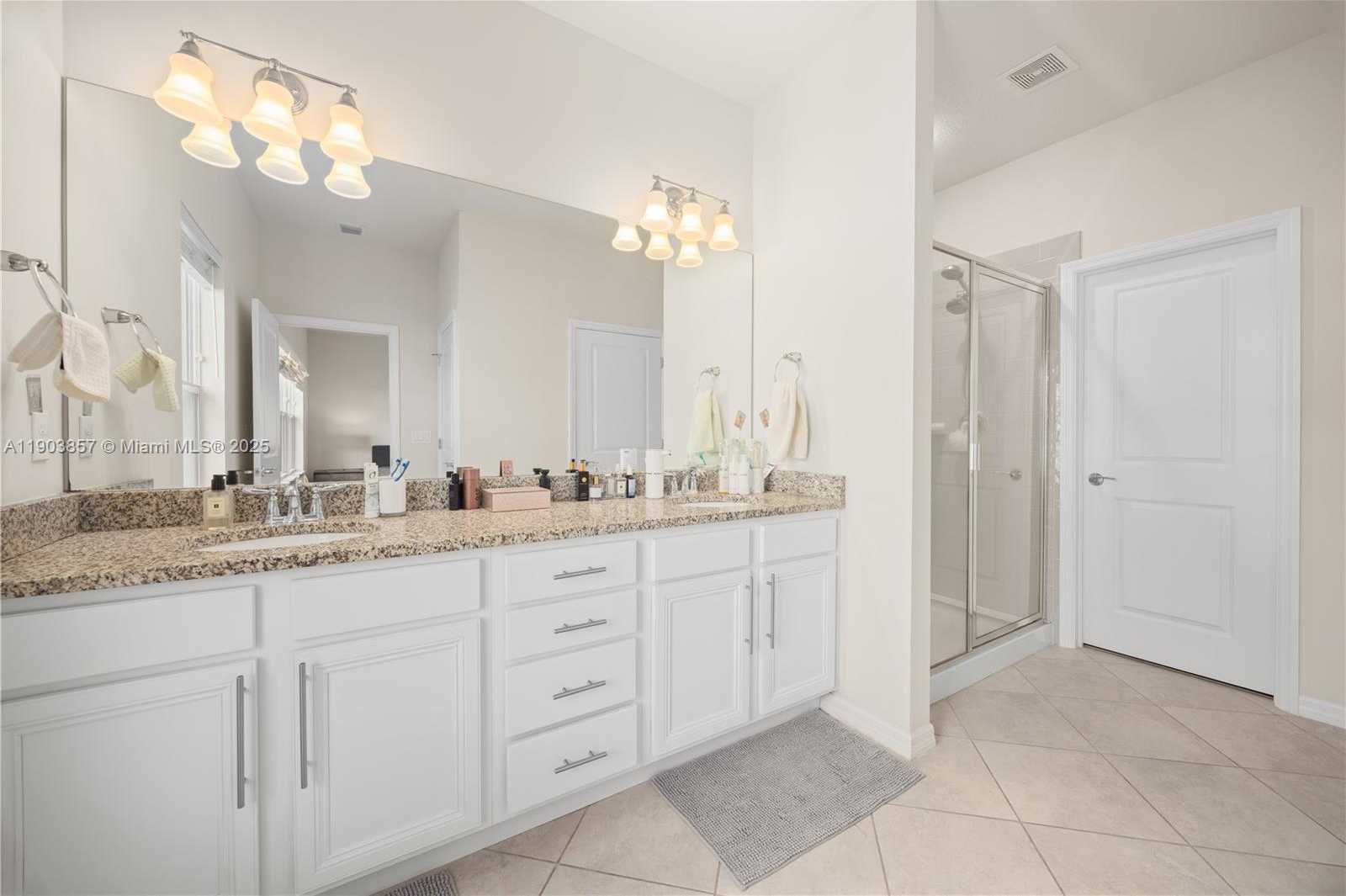 Small Image of 4103 BLACK OLIVE LN, Hollywood Number 8