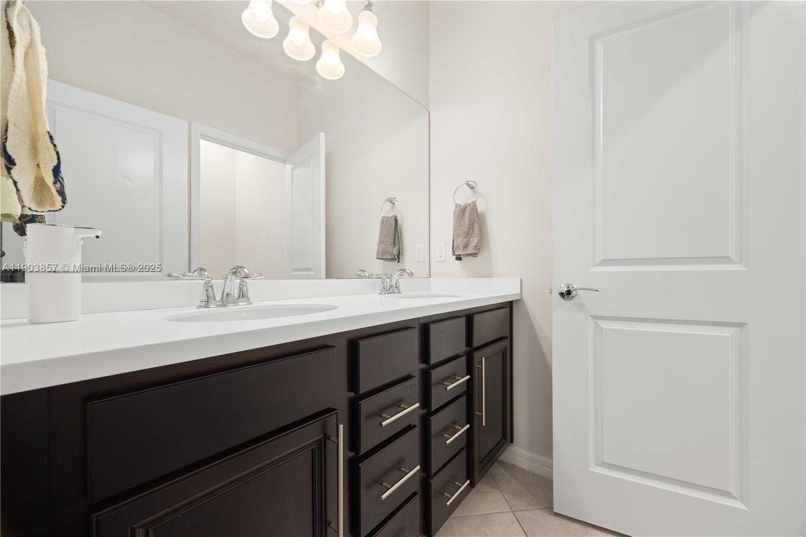 Small Image of 4103 BLACK OLIVE LN, Hollywood Number 9