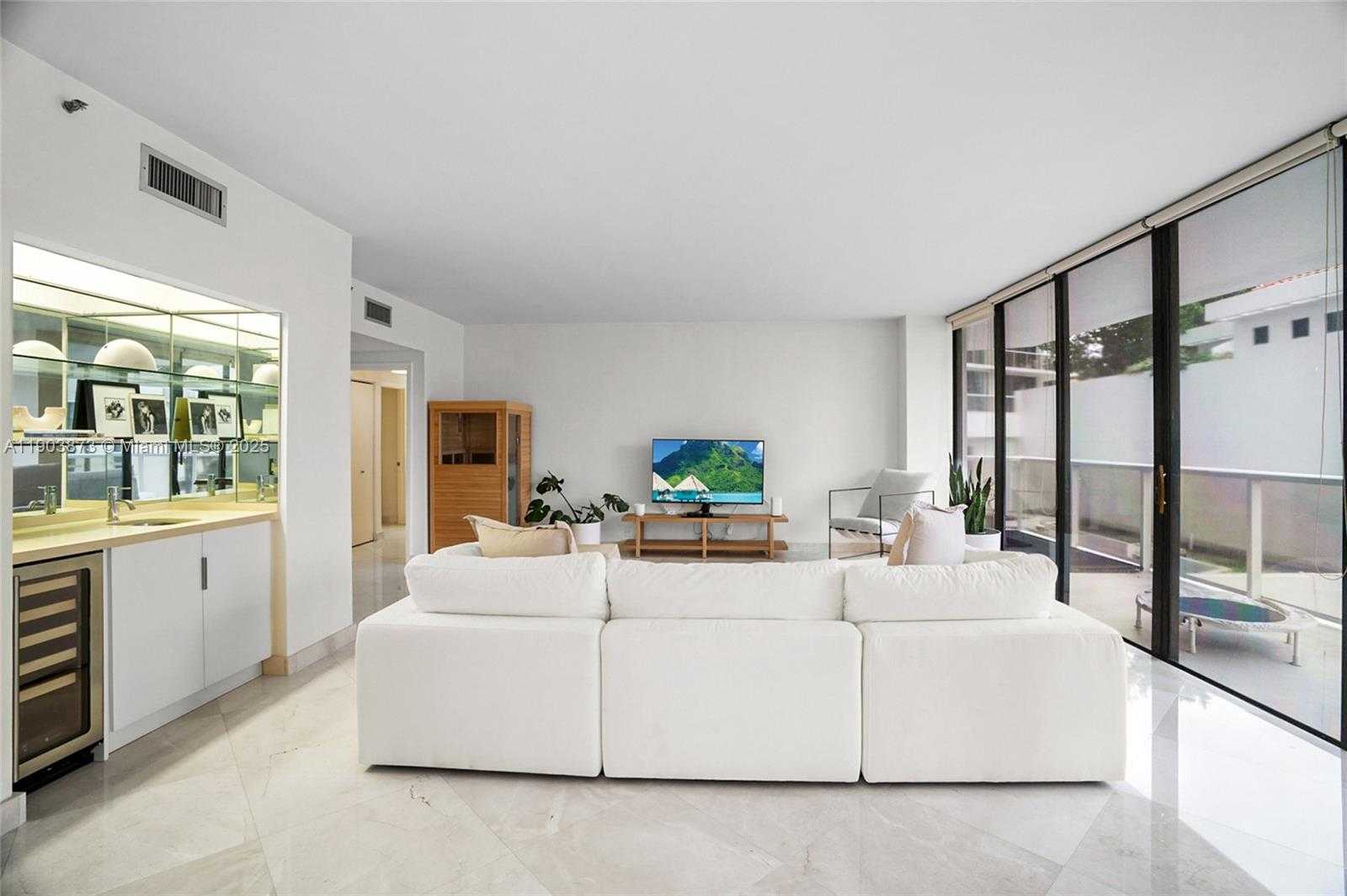 Small Image of 20281 EAST COUNTRY CLUB DR #M1, Aventura Number 13