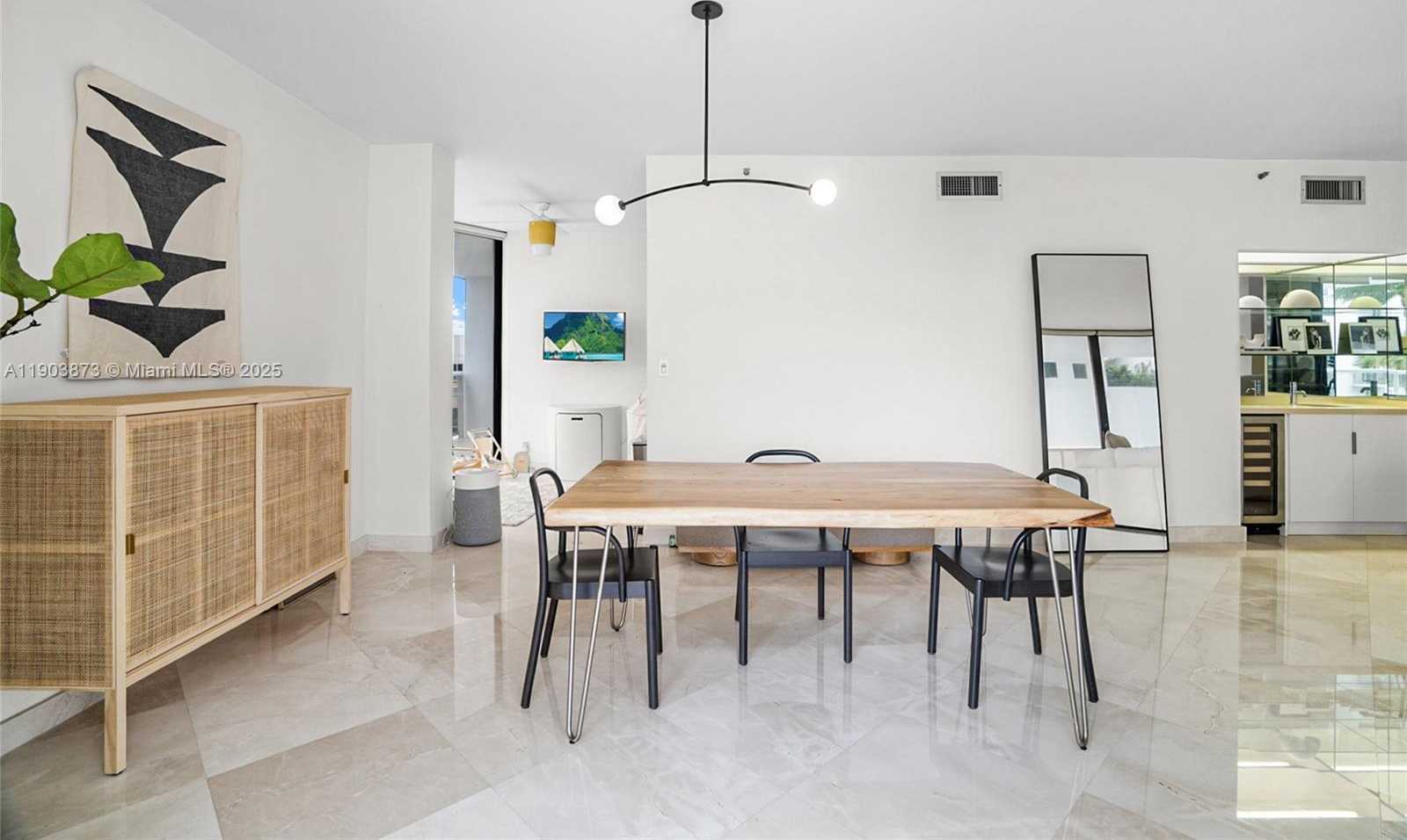 Small Image of 20281 EAST COUNTRY CLUB DR #M1, Aventura Number 20