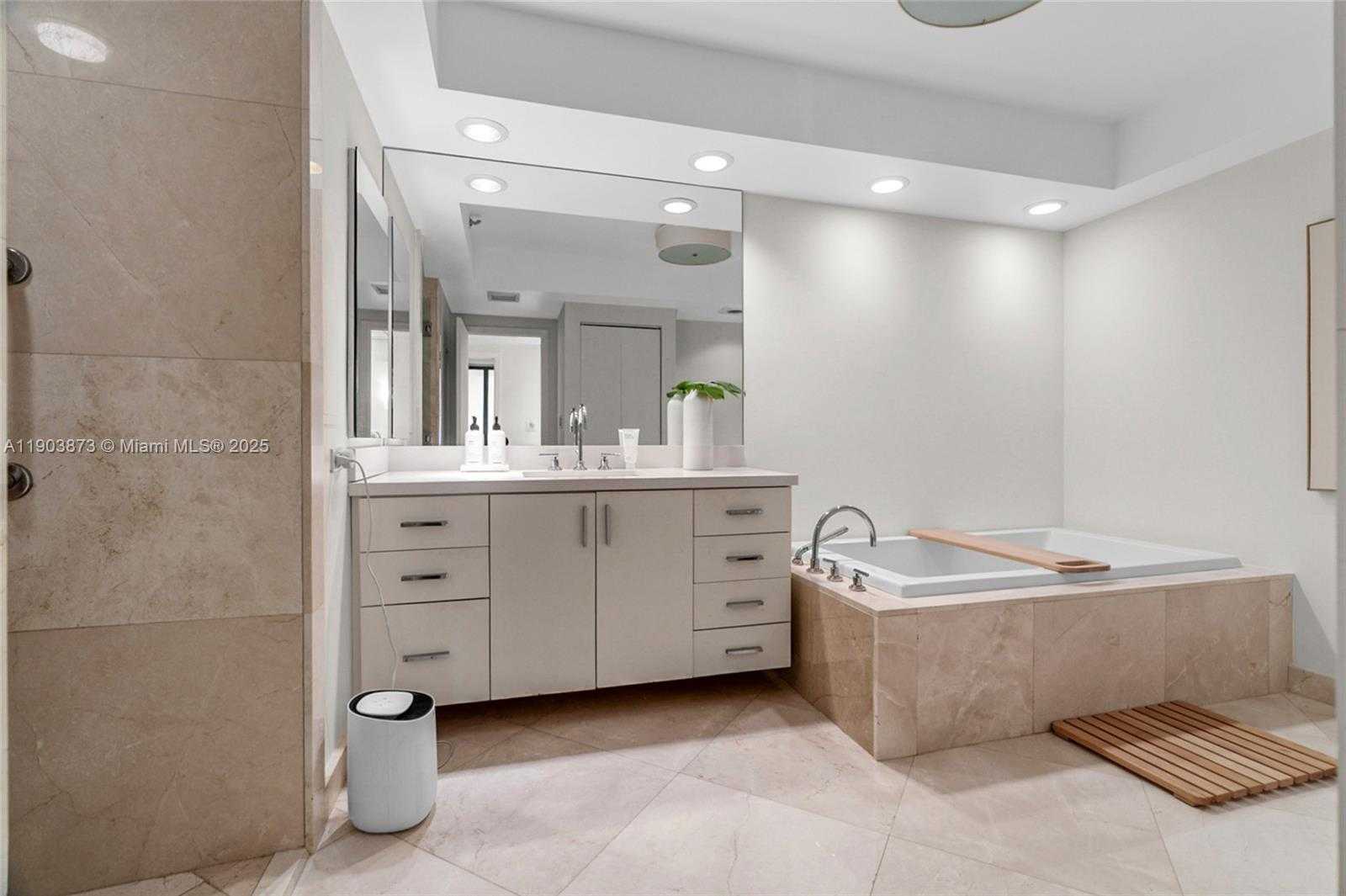 Small Image of 20281 EAST COUNTRY CLUB DR #M1, Aventura Number 28