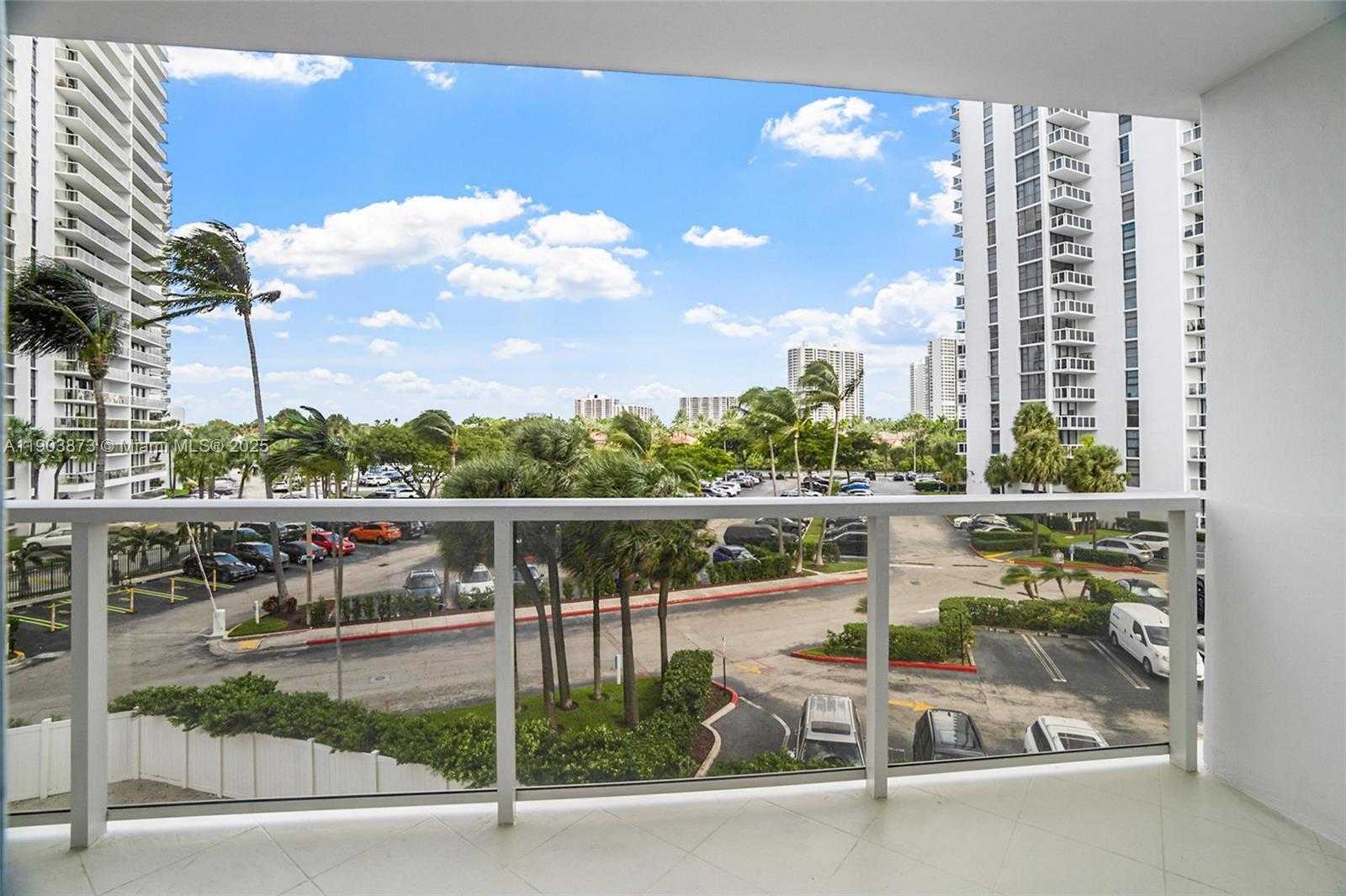 Small Image of 20281 EAST COUNTRY CLUB DR #M1, Aventura Number 9