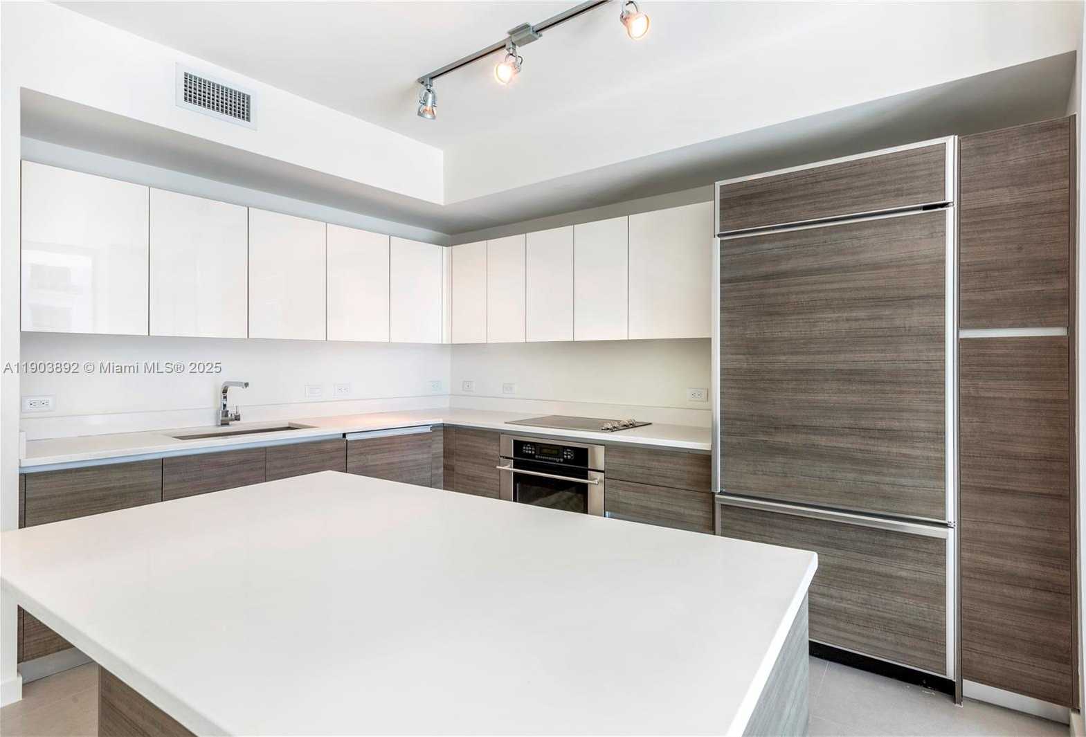 Small Image of 1100 SOUTH MIAMI AVE #710, Miami Number 20