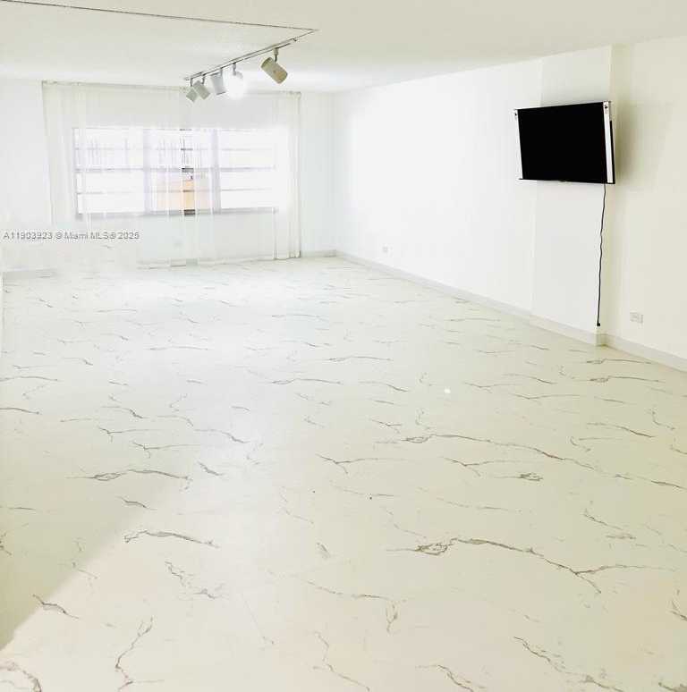 Small Image of 231 174TH ST #MO-3, Sunny Isles Beach Number 5