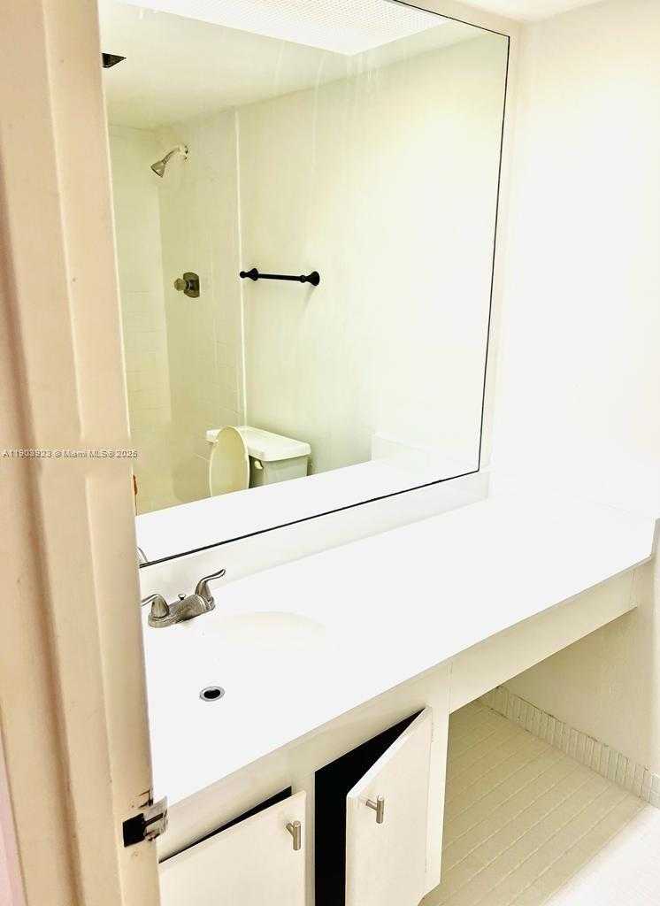 Small Image of 231 174TH ST #MO-3, Sunny Isles Beach Number 6