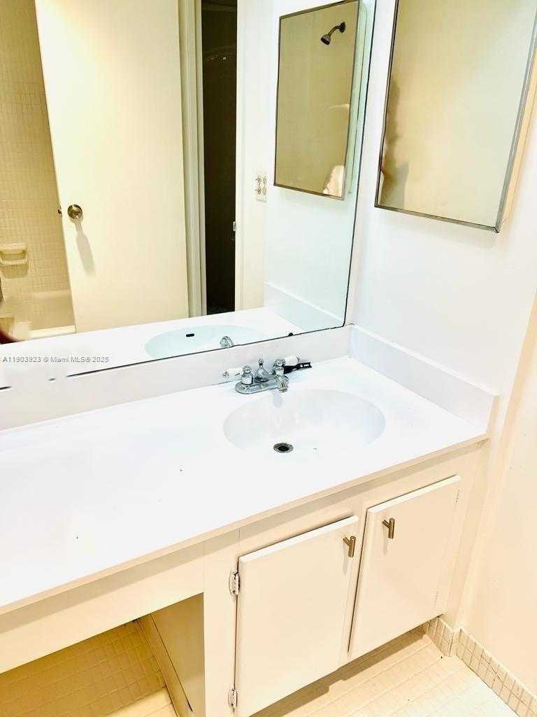 Small Image of 231 174TH ST #MO-3, Sunny Isles Beach Number 8