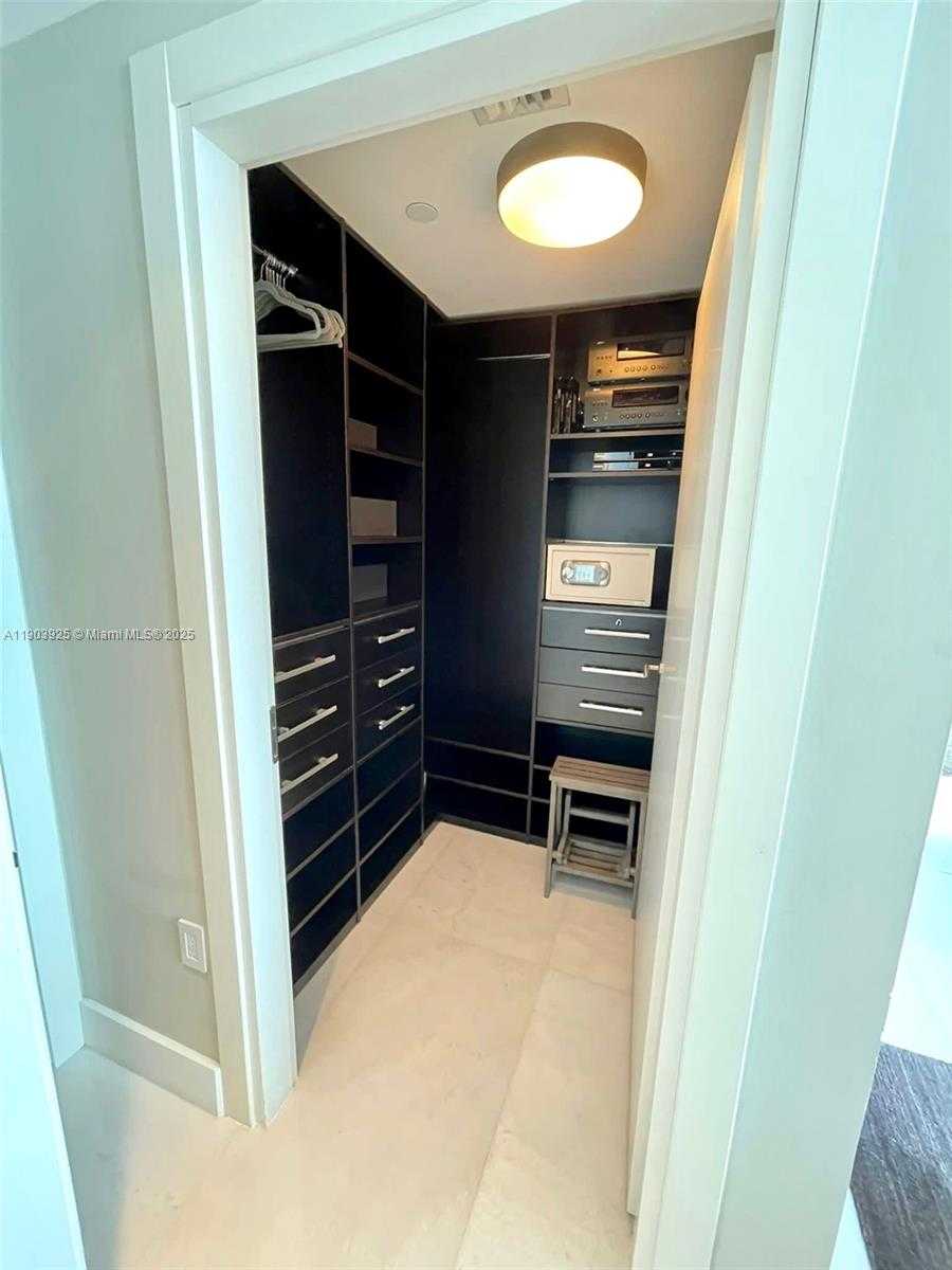 Small Image of 200 BISCAYNE BOULEVARD WAY #4310, Miami Number 11