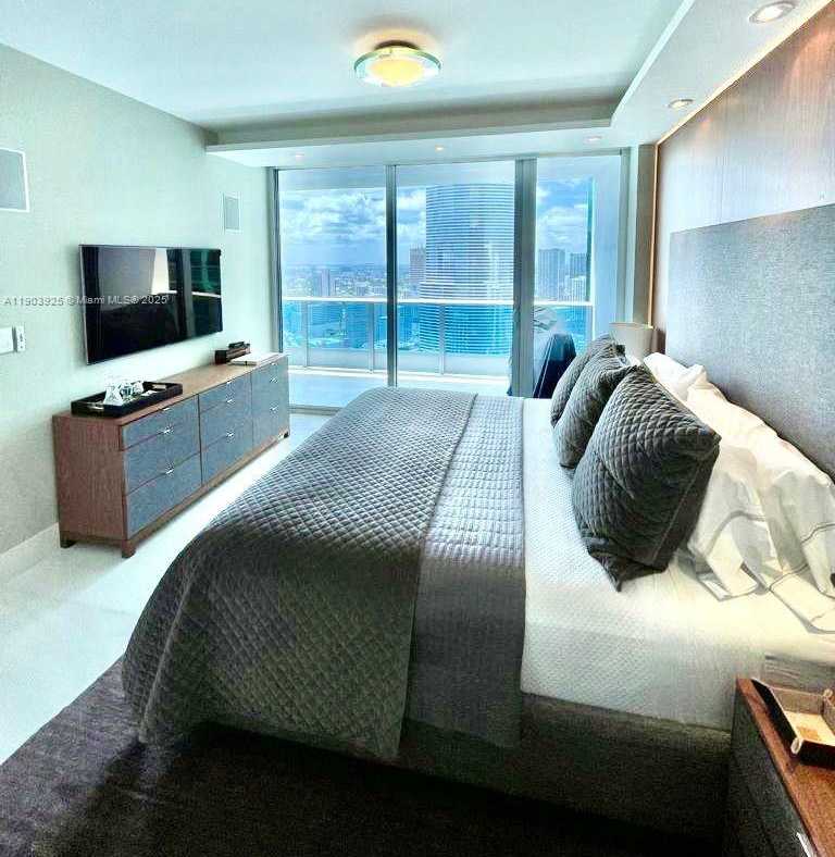 Small Image of 200 BISCAYNE BOULEVARD WAY #4310, Miami Number 5