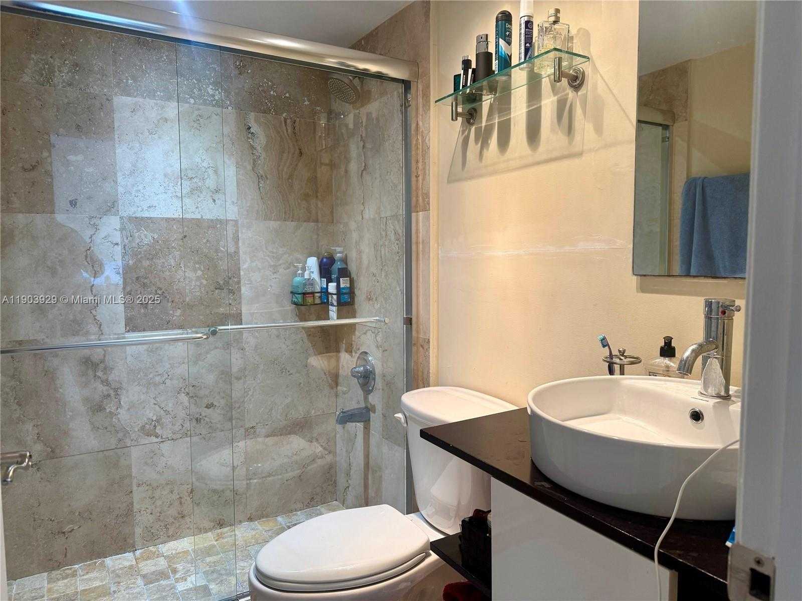 Small Image of 770 CLAUGHTON ISLAND DR #PH-21, Miami Number 7