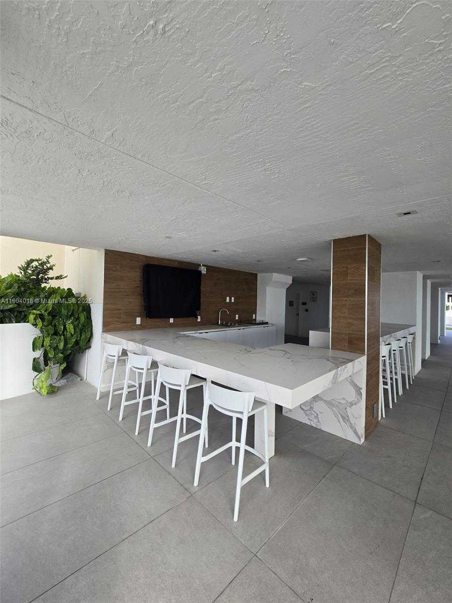 Small Image of 770 CLAUGHTON ISLAND DR #2108, Miami Number 21