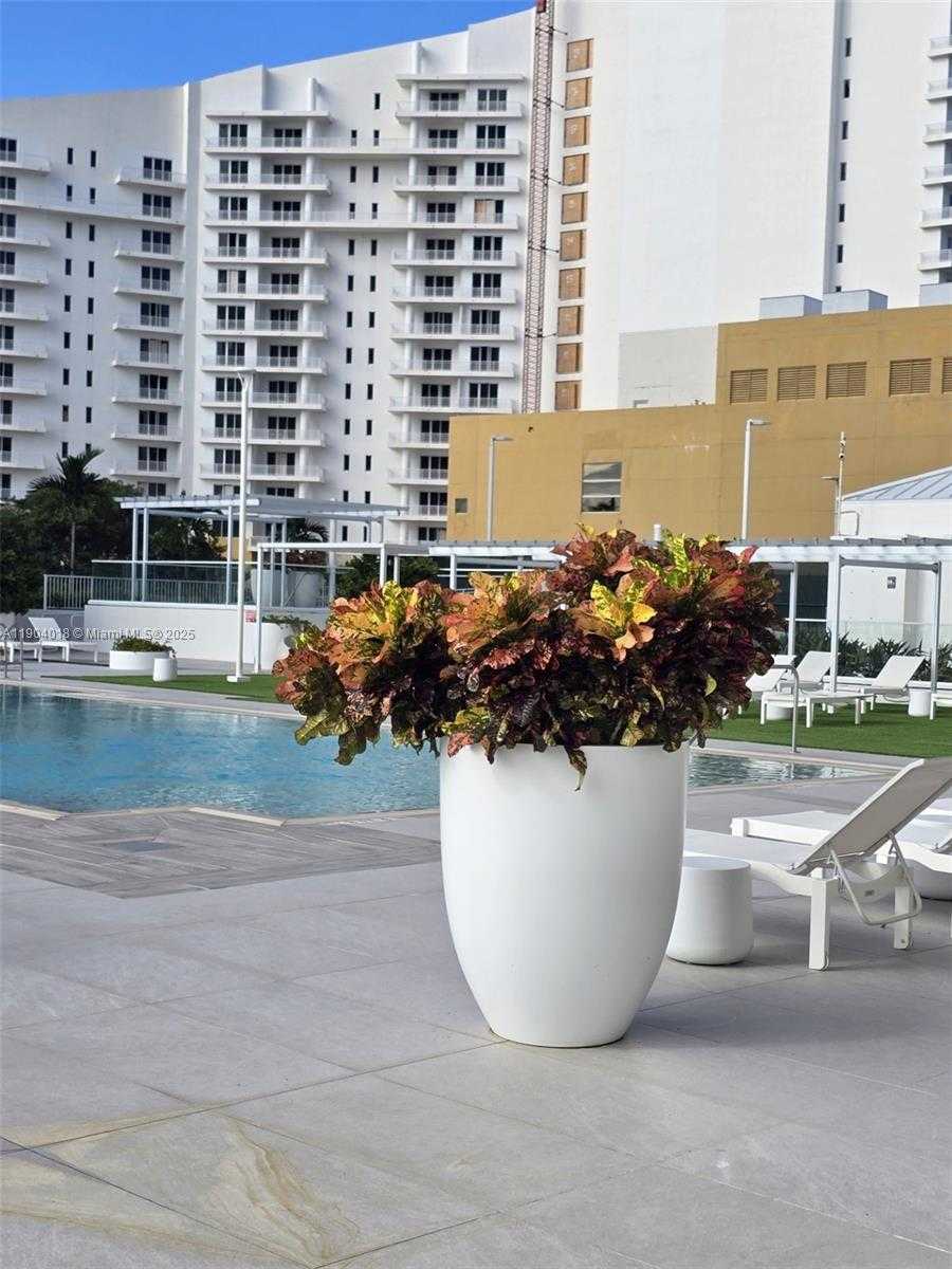 Small Image of 770 CLAUGHTON ISLAND DR #2108, Miami Number 25