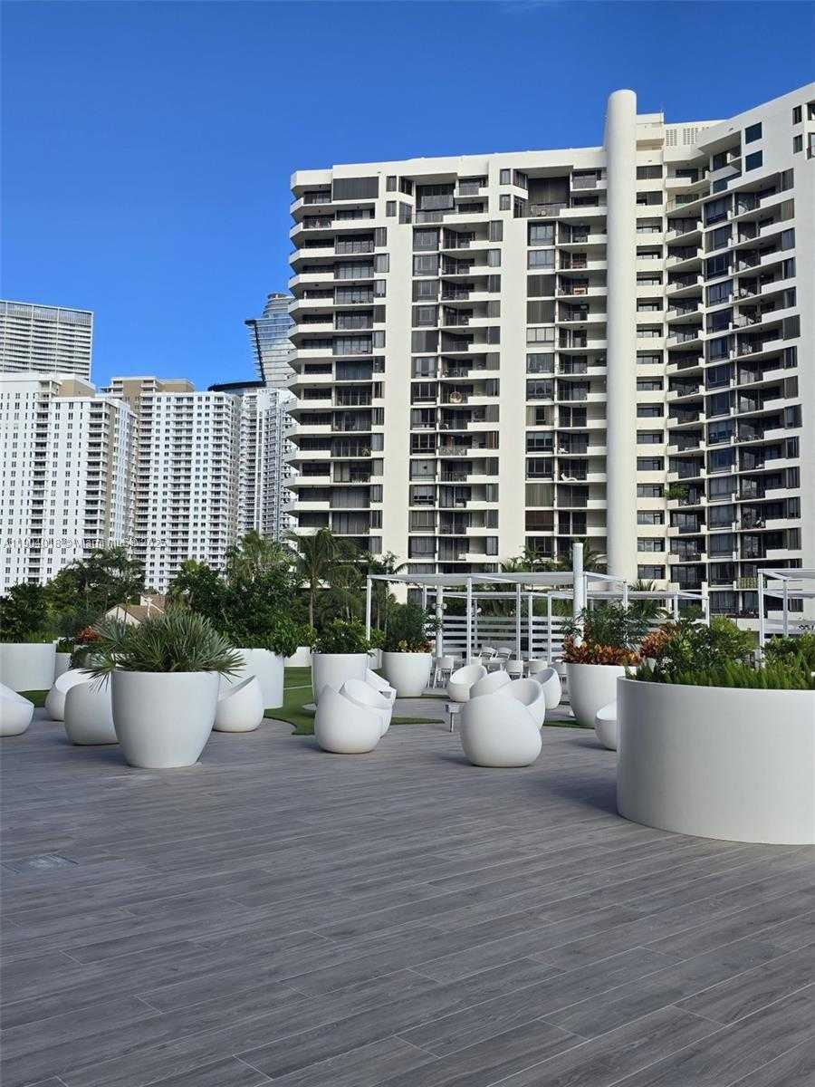 Small Image of 770 CLAUGHTON ISLAND DR #2108, Miami Number 26