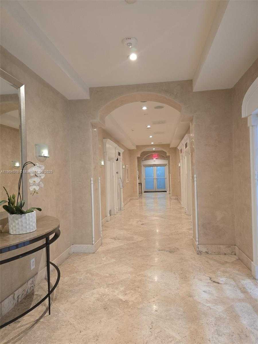 Small Image of 770 CLAUGHTON ISLAND DR #2108, Miami Number 3