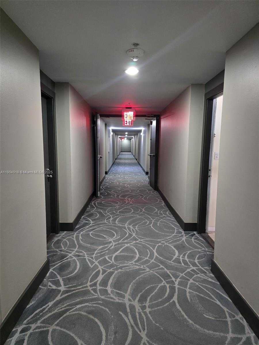 Small Image of 770 CLAUGHTON ISLAND DR #2108, Miami Number 4