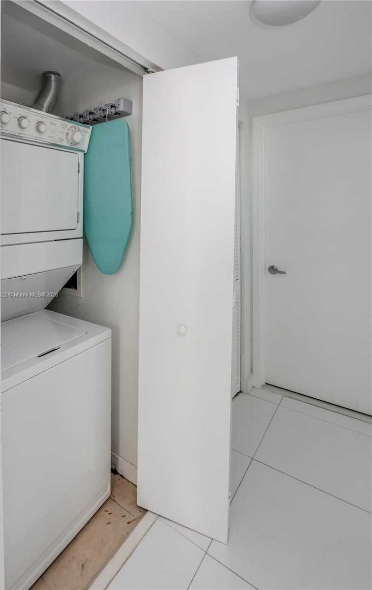 Small Image of 325 SOUTH BISCAYNE BLVD #1722, Miami Number 10