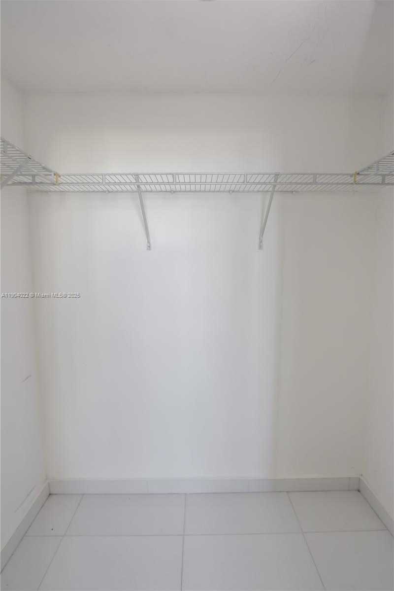 Small Image of 325 SOUTH BISCAYNE BLVD #1722, Miami Number 11