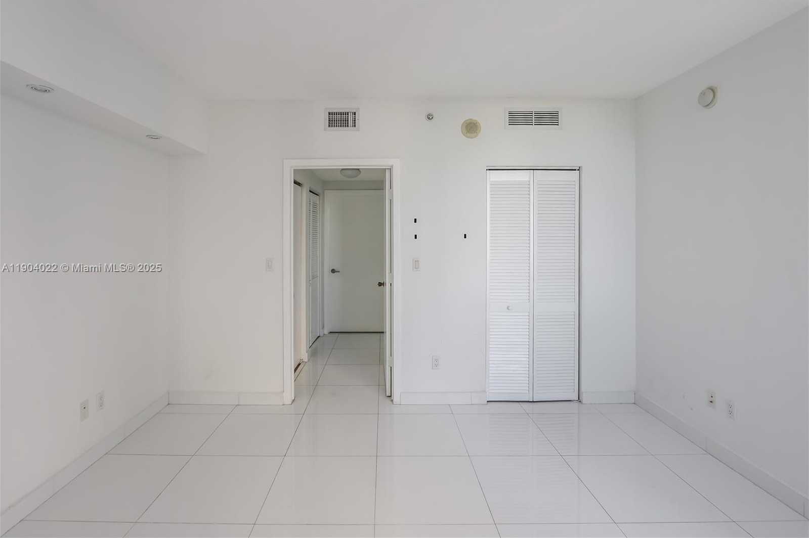 Small Image of 325 SOUTH BISCAYNE BLVD #1722, Miami Number 12