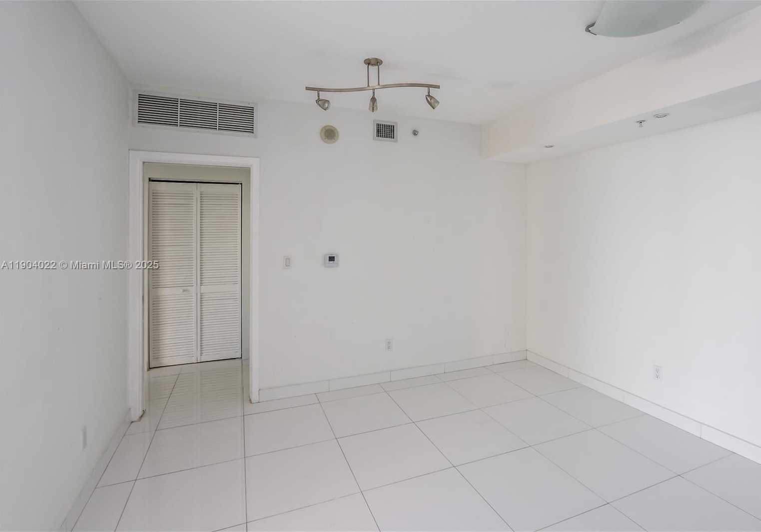 Small Image of 325 SOUTH BISCAYNE BLVD #1722, Miami Number 15