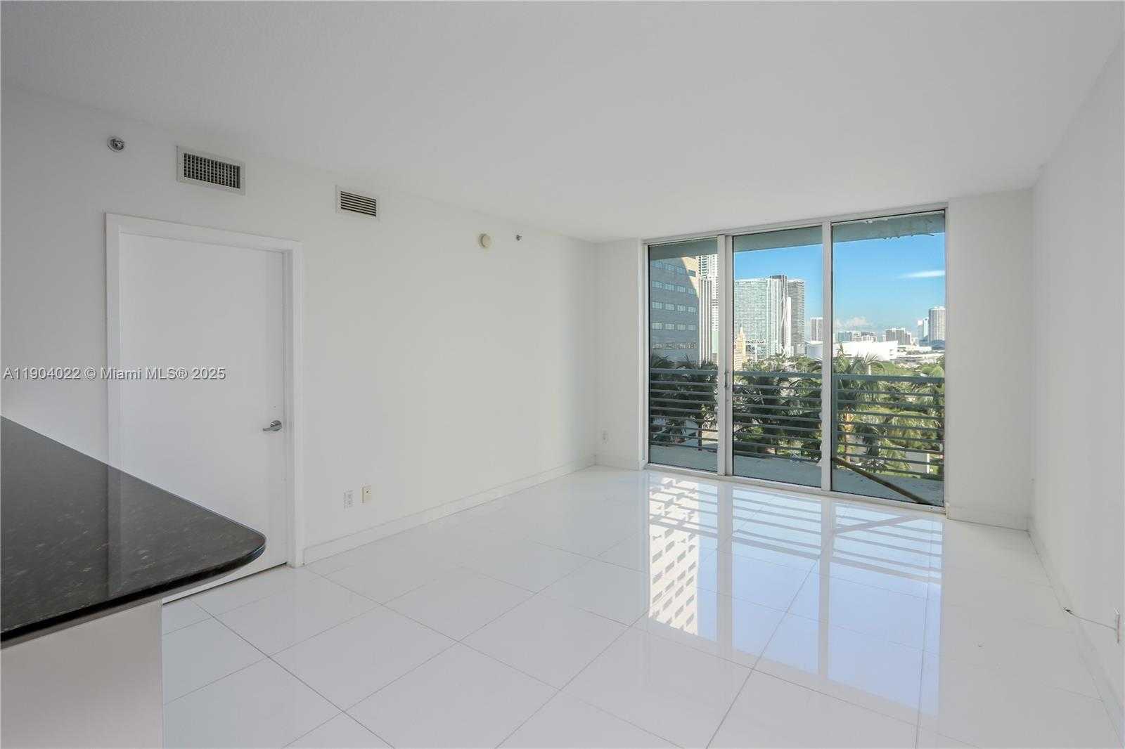Small Image of 325 SOUTH BISCAYNE BLVD #1722, Miami Number 2