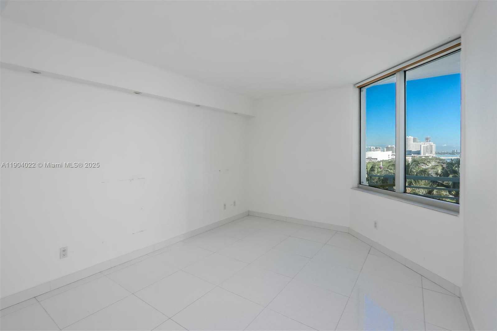 Small Image of 325 SOUTH BISCAYNE BLVD #1722, Miami Number 4