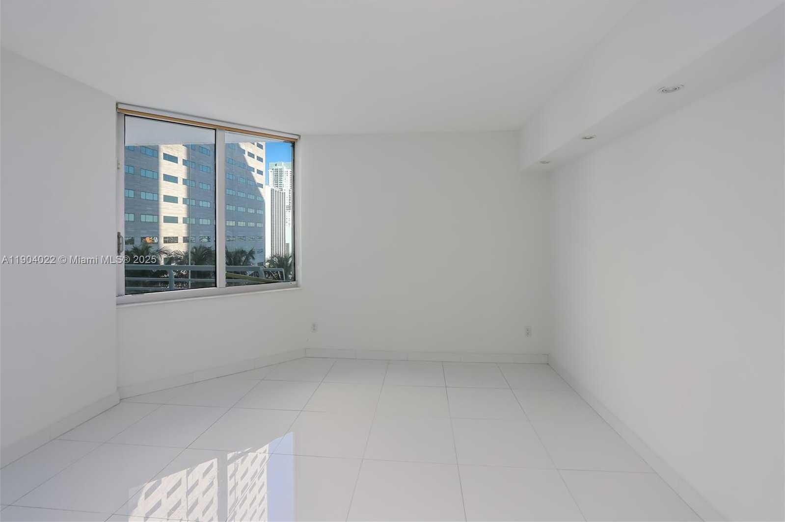 Small Image of 325 SOUTH BISCAYNE BLVD #1722, Miami Number 5