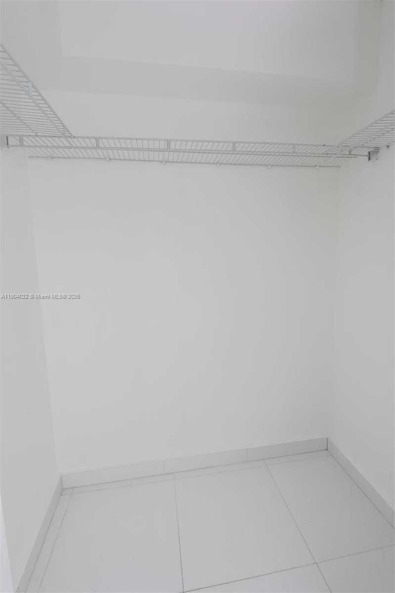 Small Image of 325 SOUTH BISCAYNE BLVD #1722, Miami Number 7