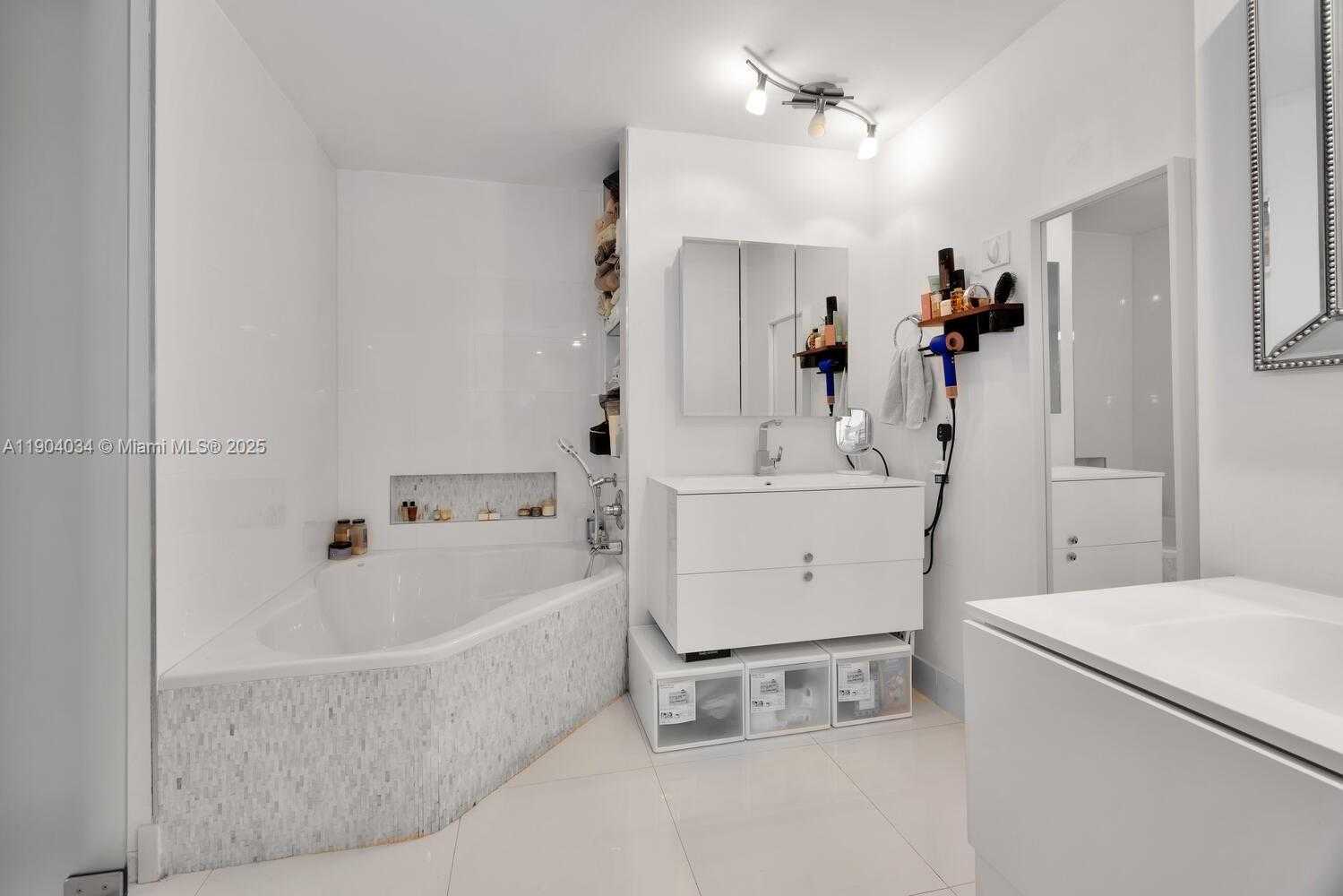 Small Image of 8596 SOUTH WEST 115TH PL, Miami Number 25