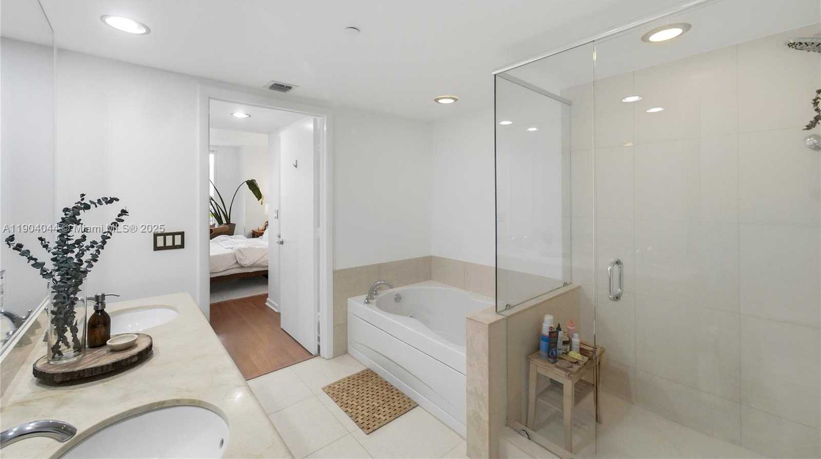 Small Image of 50 BISCAYNE BLVD #2911, Miami Number 17