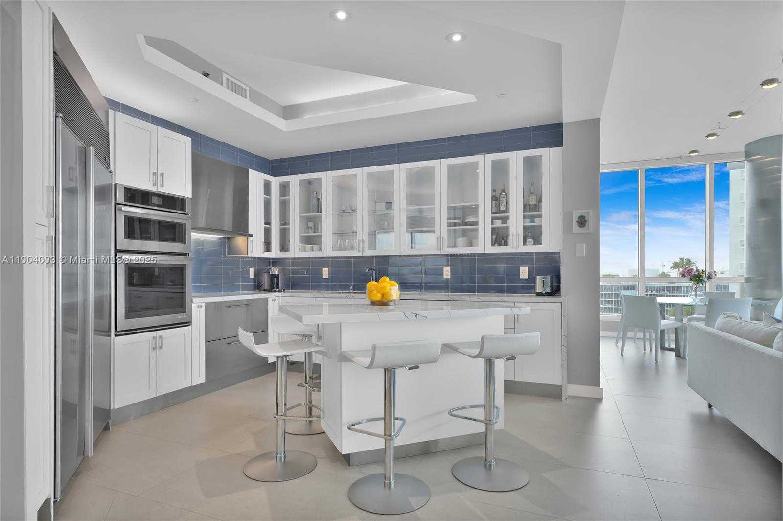 Small Image of 100 SOUTH POINTE DR #909, Miami Beach Number 11