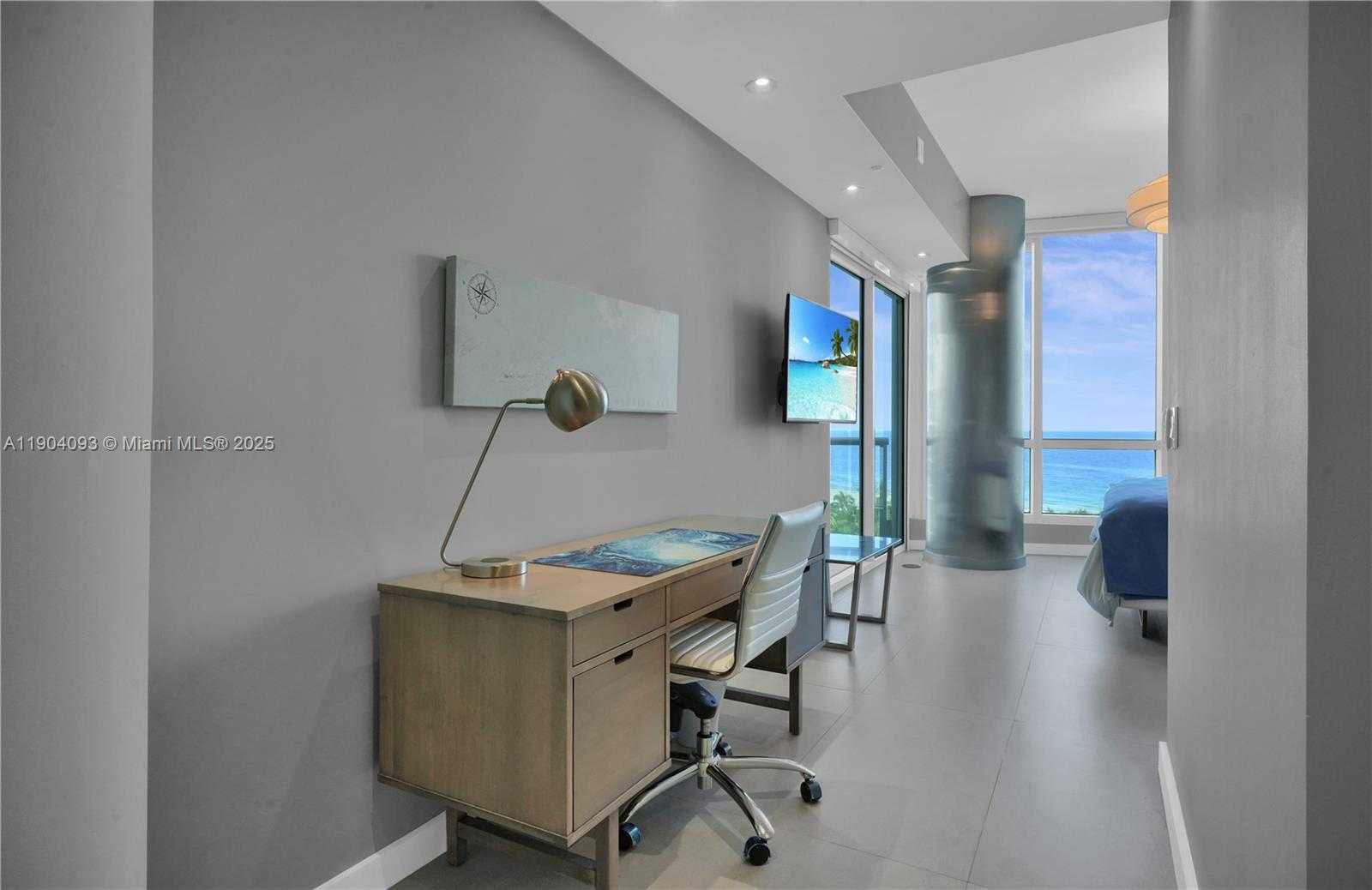 Small Image of 100 SOUTH POINTE DR #909, Miami Beach Number 18