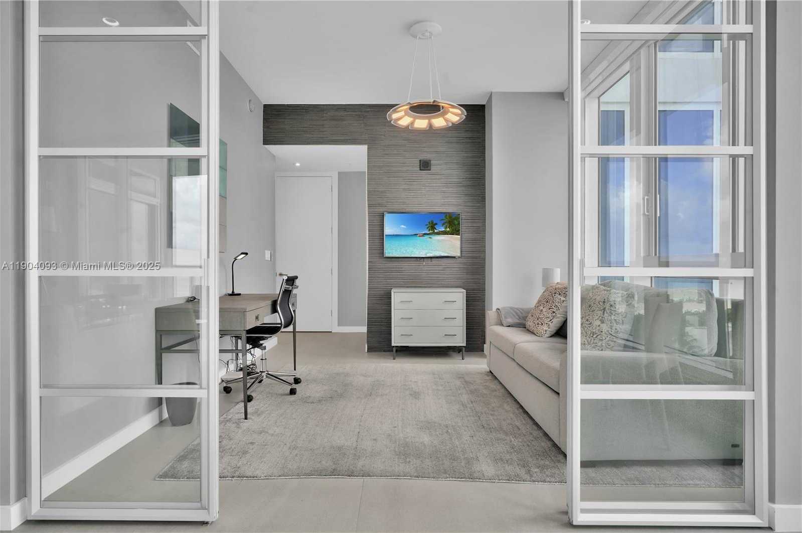 Small Image of 100 SOUTH POINTE DR #909, Miami Beach Number 23