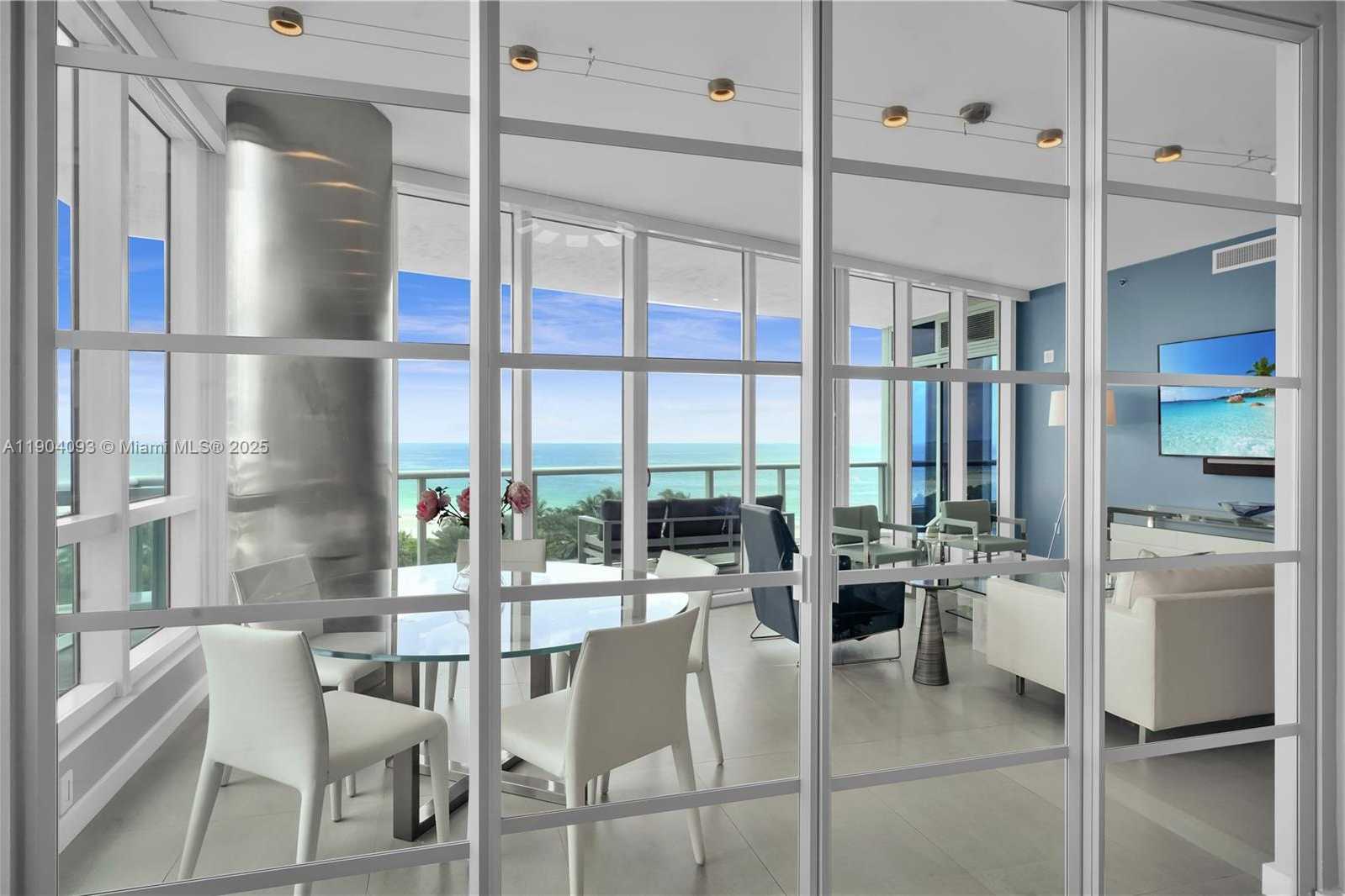 Small Image of 100 SOUTH POINTE DR #909, Miami Beach Number 25