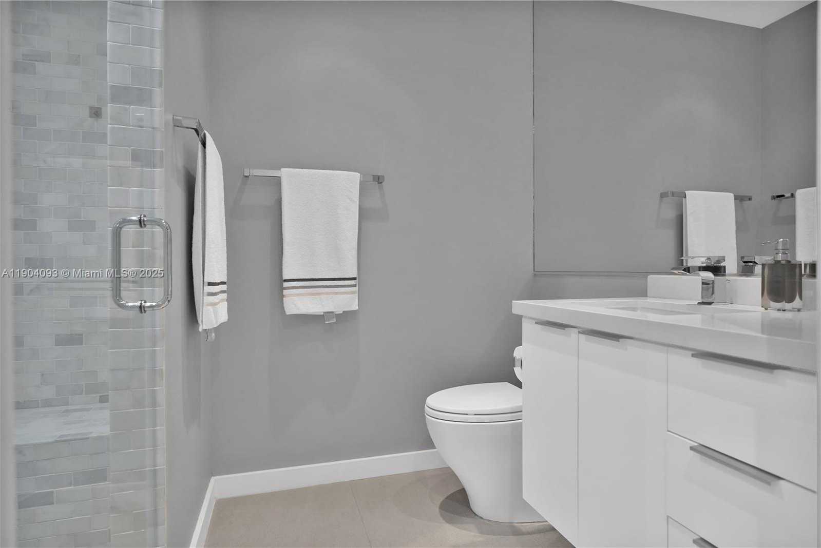 Small Image of 100 SOUTH POINTE DR #909, Miami Beach Number 26