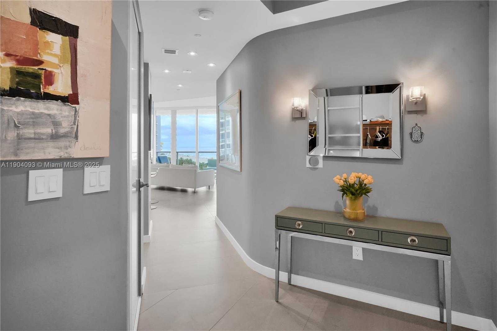 Small Image of 100 SOUTH POINTE DR #909, Miami Beach Number 27