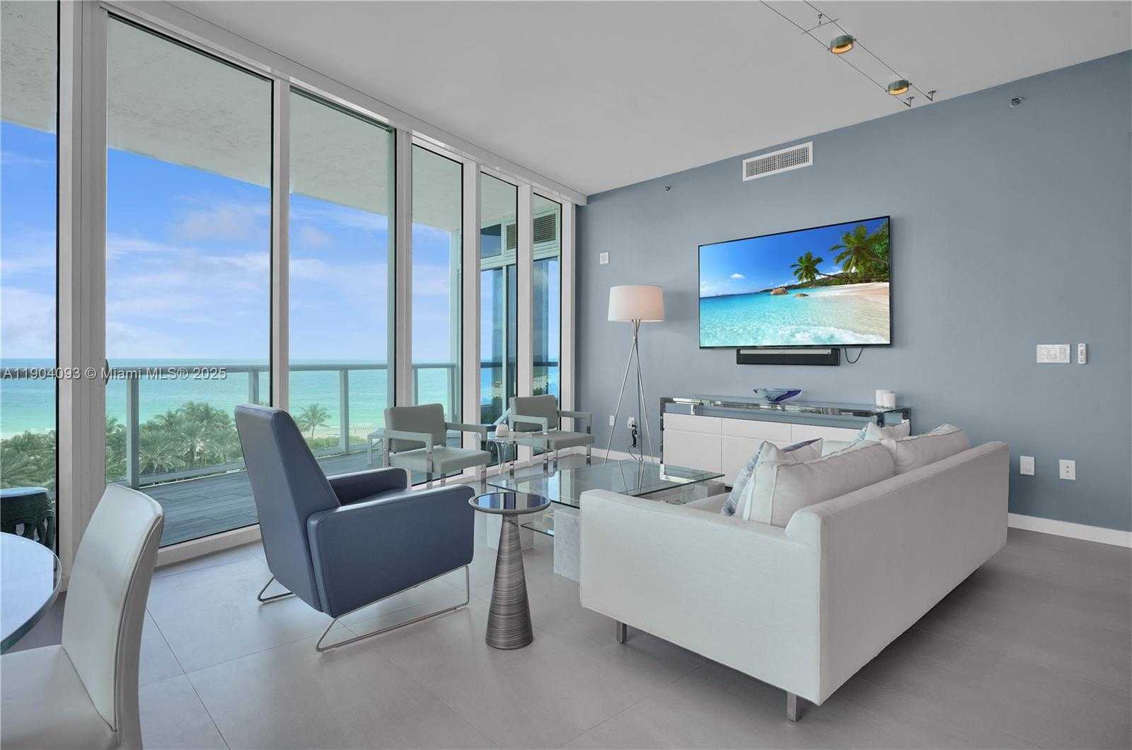 Small Image of 100 SOUTH POINTE DR #909, Miami Beach Number 3