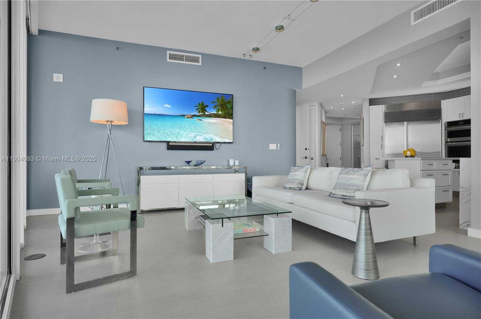 Small Image of 100 SOUTH POINTE DR #909, Miami Beach Number 4