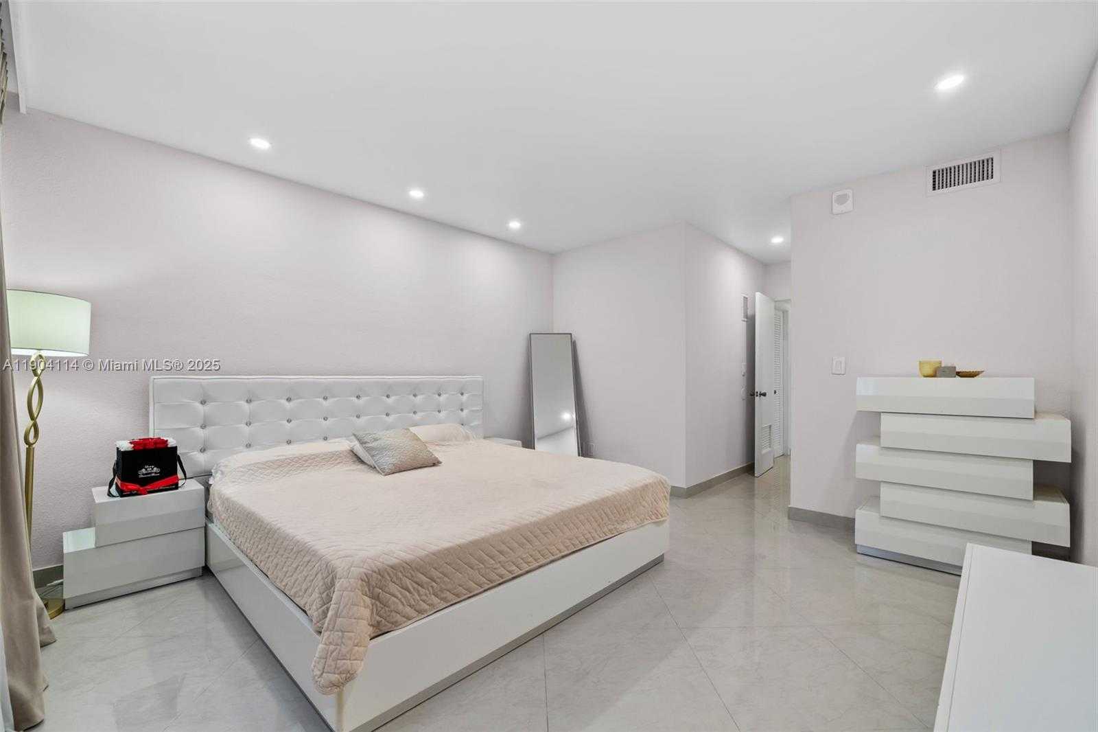 Small Image of 19390 COLLINS AVE #209, Sunny Isles Beach Number 10