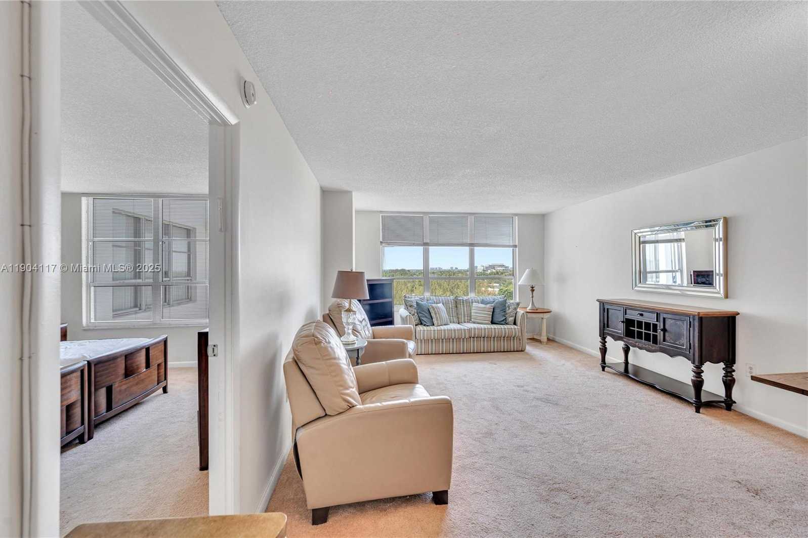 Small Image of 4101 PINE TREE DR #707, Miami Beach Number 11