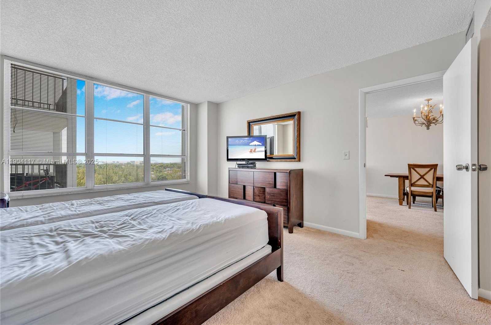 Small Image of 4101 PINE TREE DR #707, Miami Beach Number 12