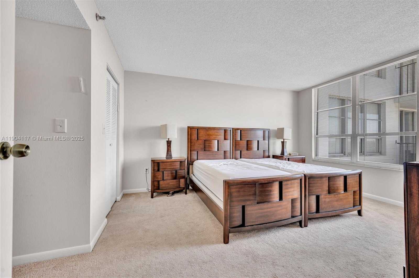 Small Image of 4101 PINE TREE DR #707, Miami Beach Number 13