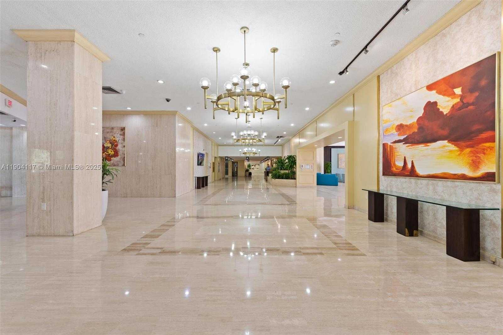 Small Image of 4101 PINE TREE DR #707, Miami Beach Number 18