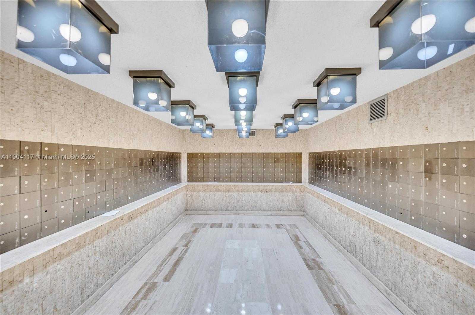 Small Image of 4101 PINE TREE DR #707, Miami Beach Number 25