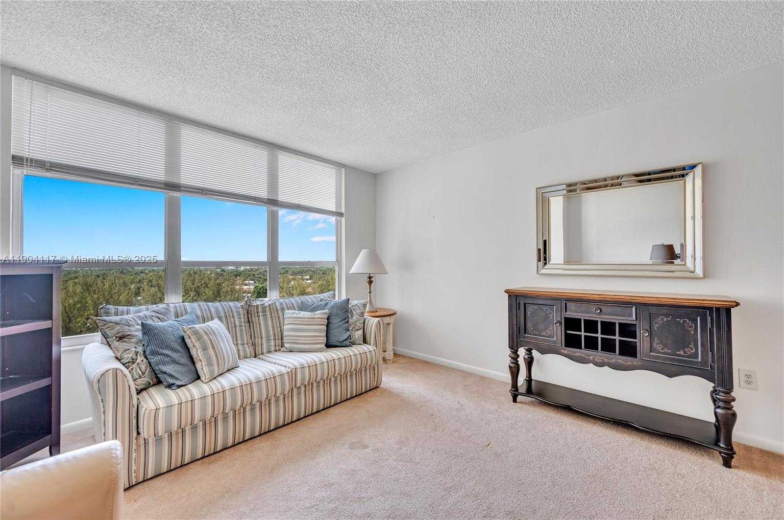 Small Image of 4101 PINE TREE DR #707, Miami Beach Number 4