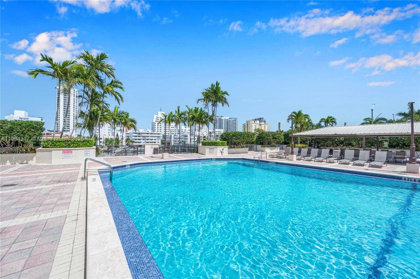 Small Image of 4101 PINE TREE DR #707, Miami Beach Number 42